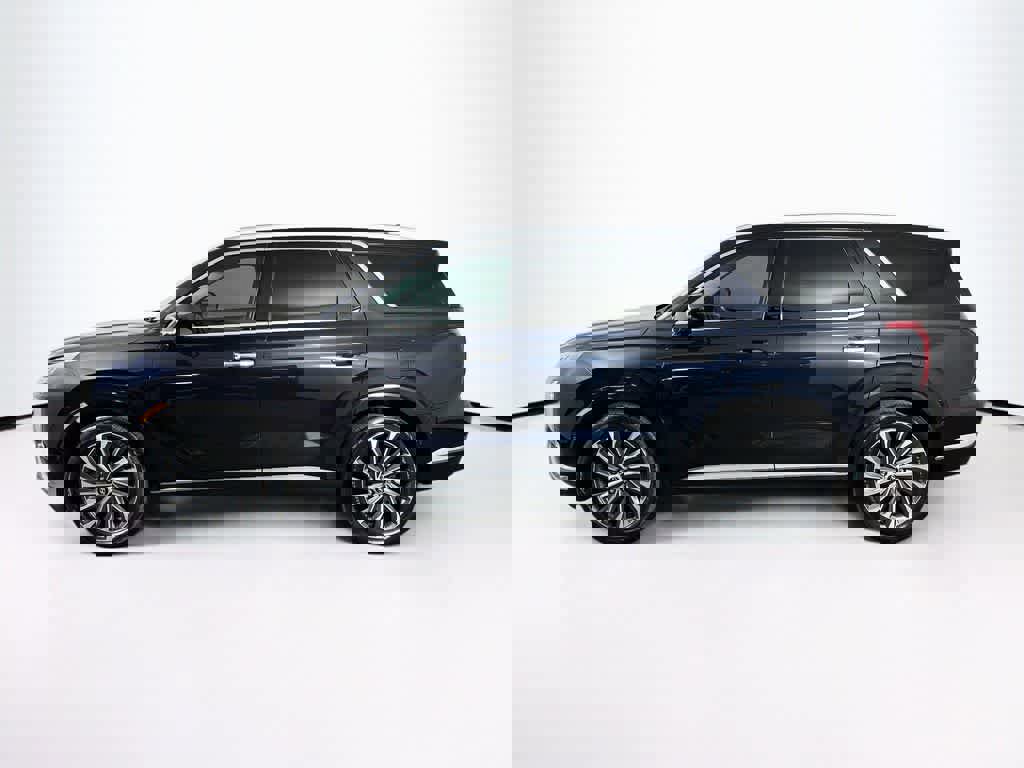 Used 2024 Hyundai Palisade Calligraphy FWD image 3