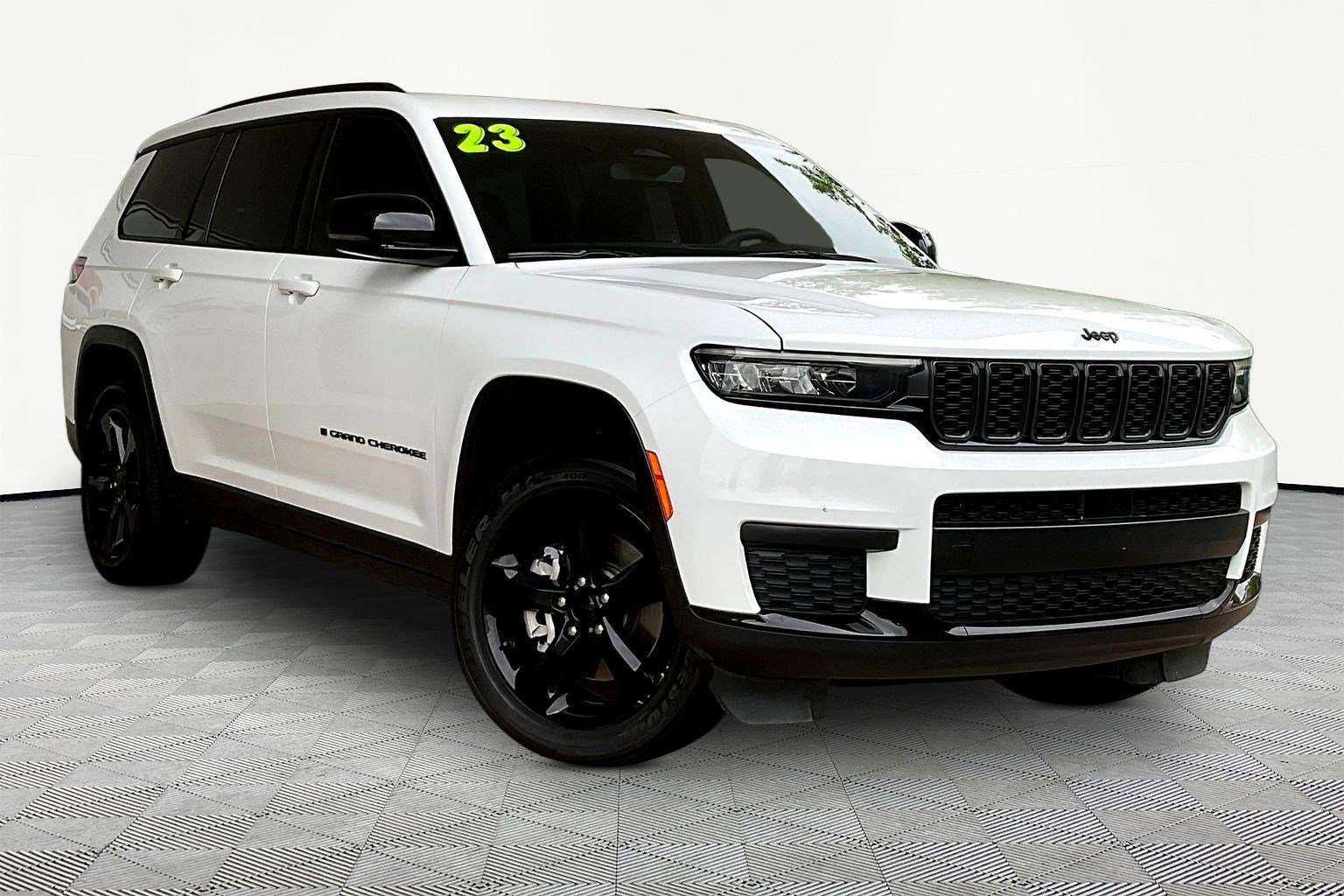 Used 2023 Jeep Grand Cherokee L Laredo AWD/4WD image 3