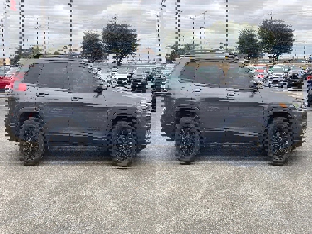 Used 2023 Jeep Cherokee Altitude Lux image 4