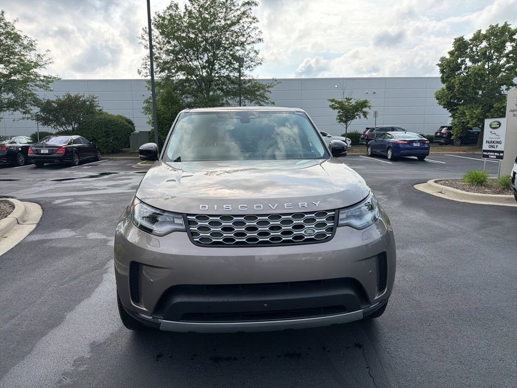 Used 2025 Land Rover Discovery S AWD/4WD image 8