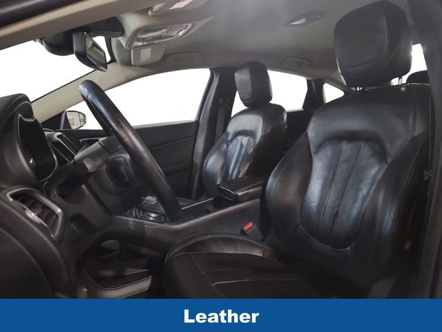 Used 2017 Chrysler 200 Limited Platinum w/ Comfort & Convenience Group image 8