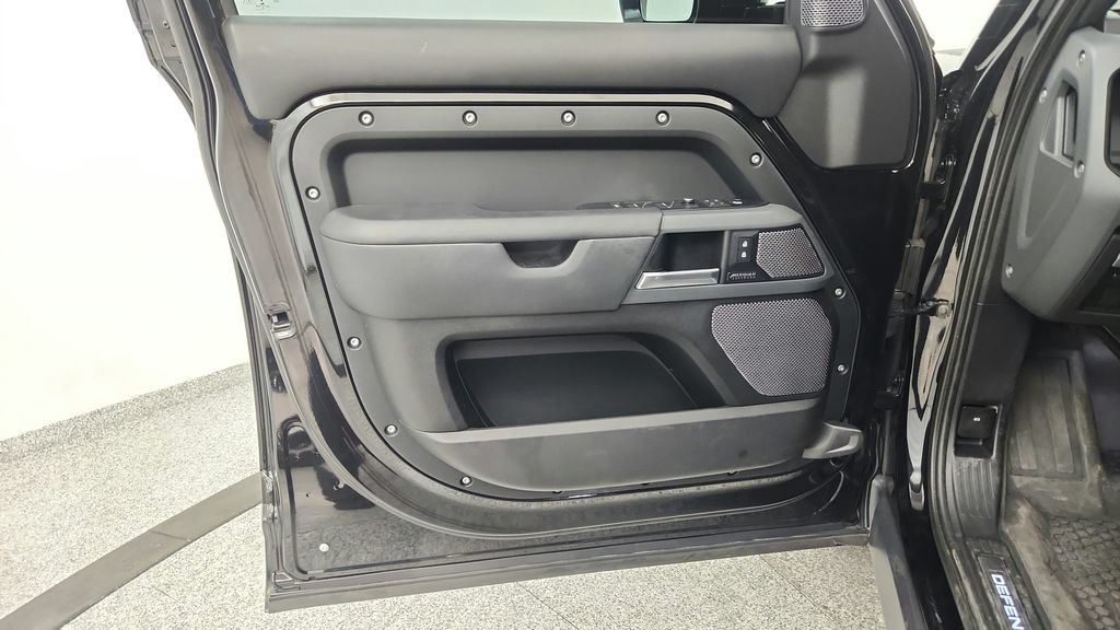 Used 2020 Land Rover Defender 110 X AWD/4WD image 24