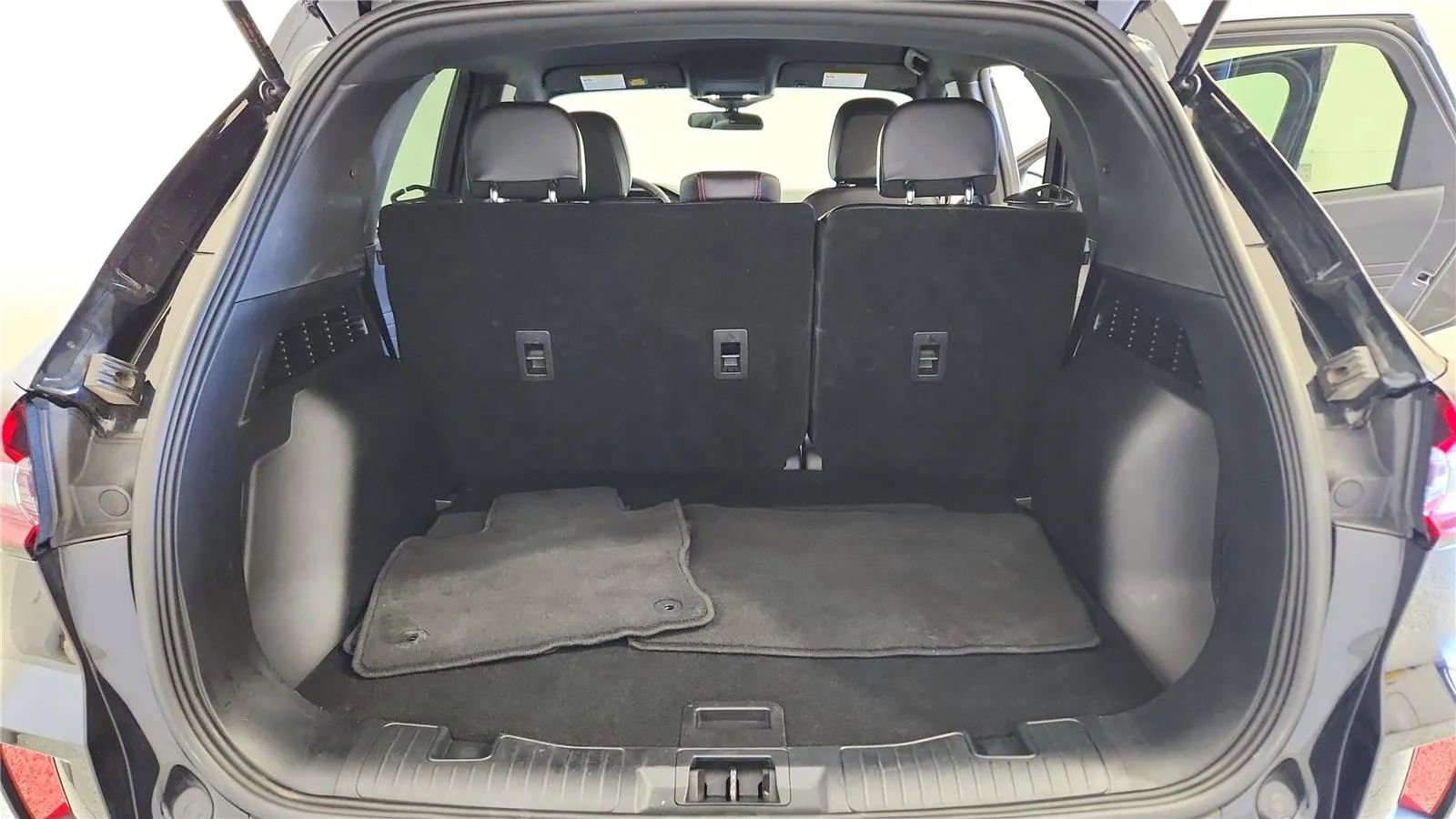 Used 2025 Ford Escape ST-Line image 19