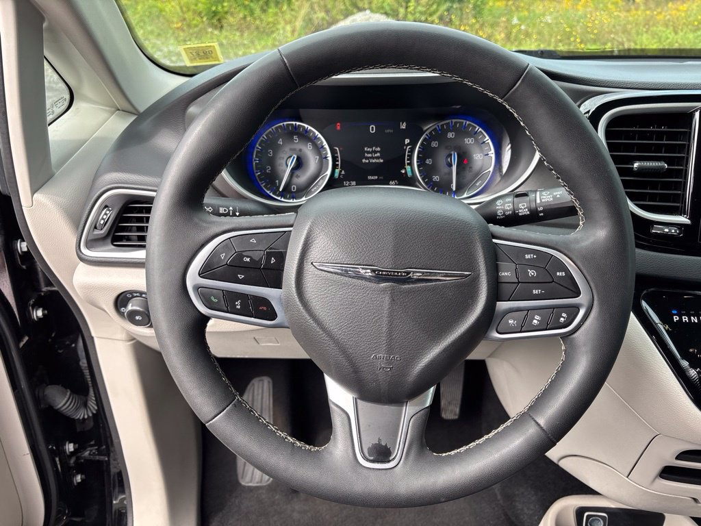 Used 2024 Chrysler Pacifica Touring-L FWD image 13