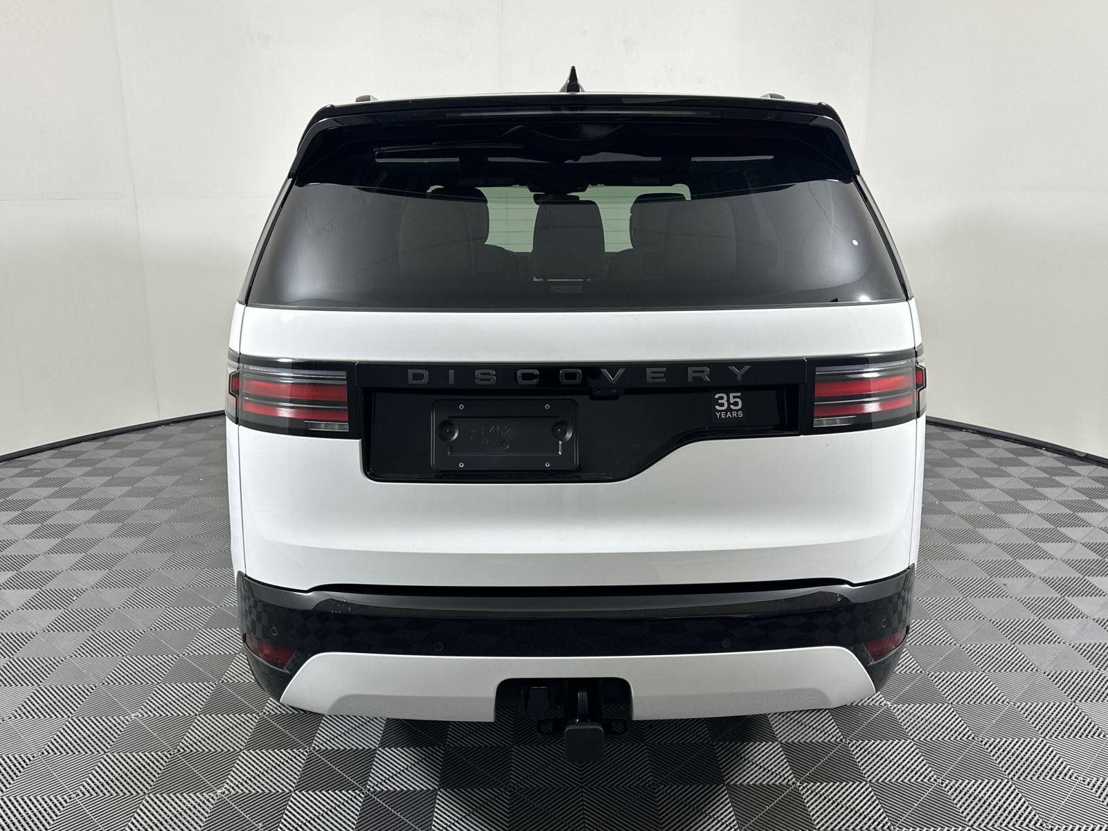 Used 2025 Land Rover Discovery Dynamic SE AWD/4WD image 8
