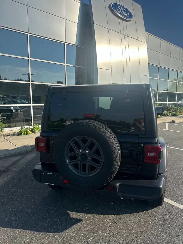 Used 2024 Jeep Wrangler Sport AWD/4WD image 6