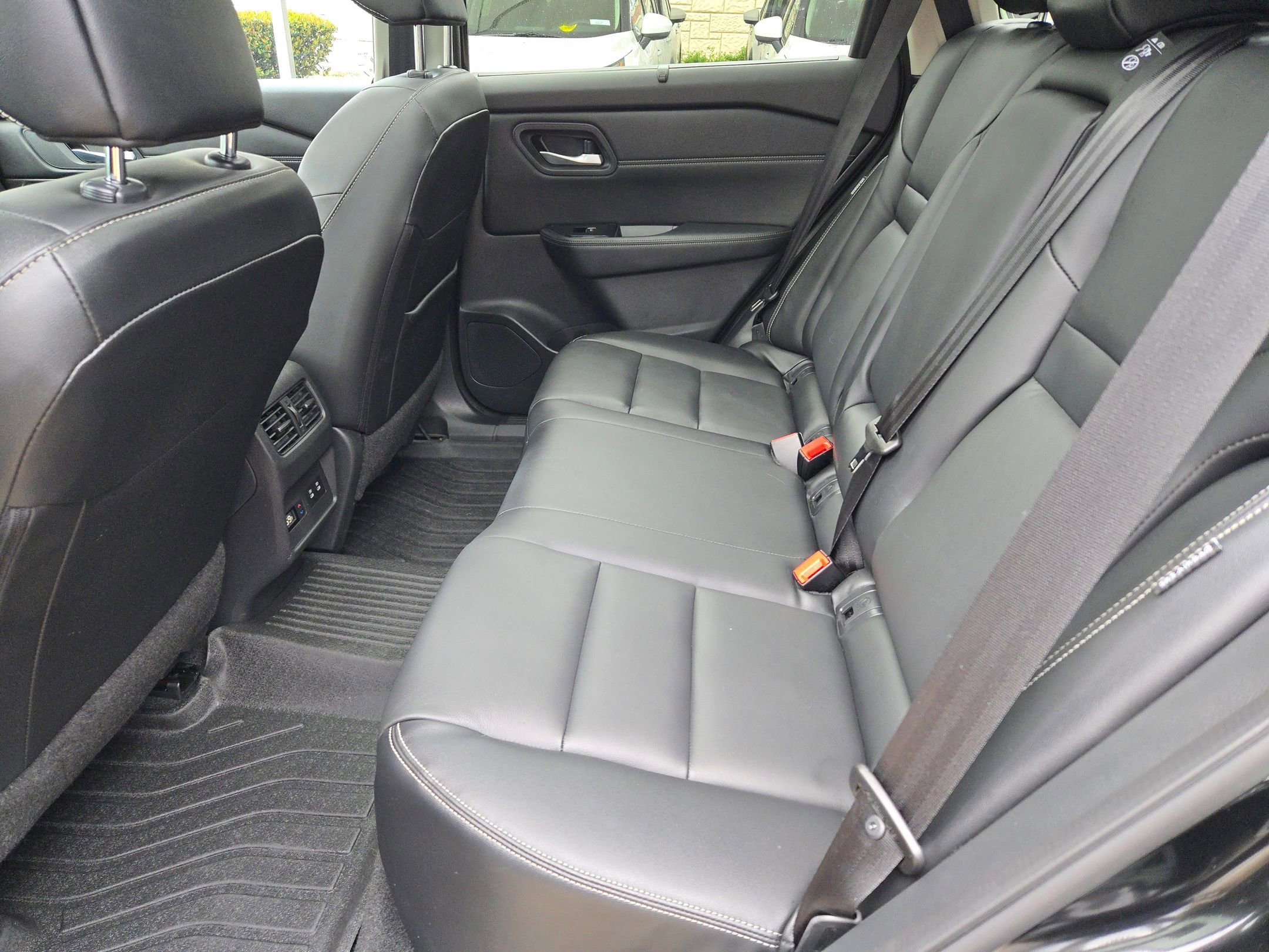 Used 2024 Nissan Rogue SL w/ SL Premium Package FWD image 14