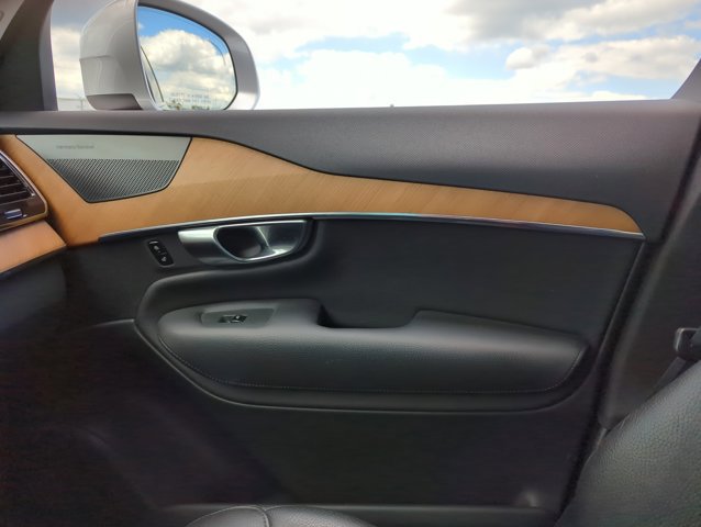 Used 2022 Volvo XC90 T6 Momentum w/ Advanced Package image 26