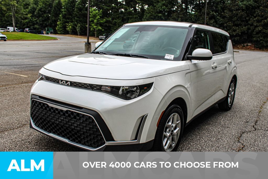 Used 2025 Kia Soul LX w/ LX Technology Package FWD image 3