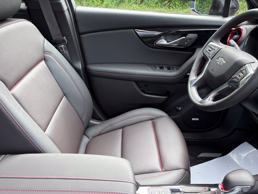 New 2026 Chevrolet Blazer RS w/ LPO, Floor Liner Package FWD image 31