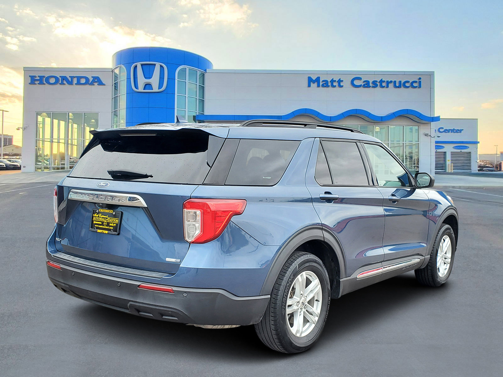 Used 2020 Ford Explorer XLT w/ Comfort Package image 4