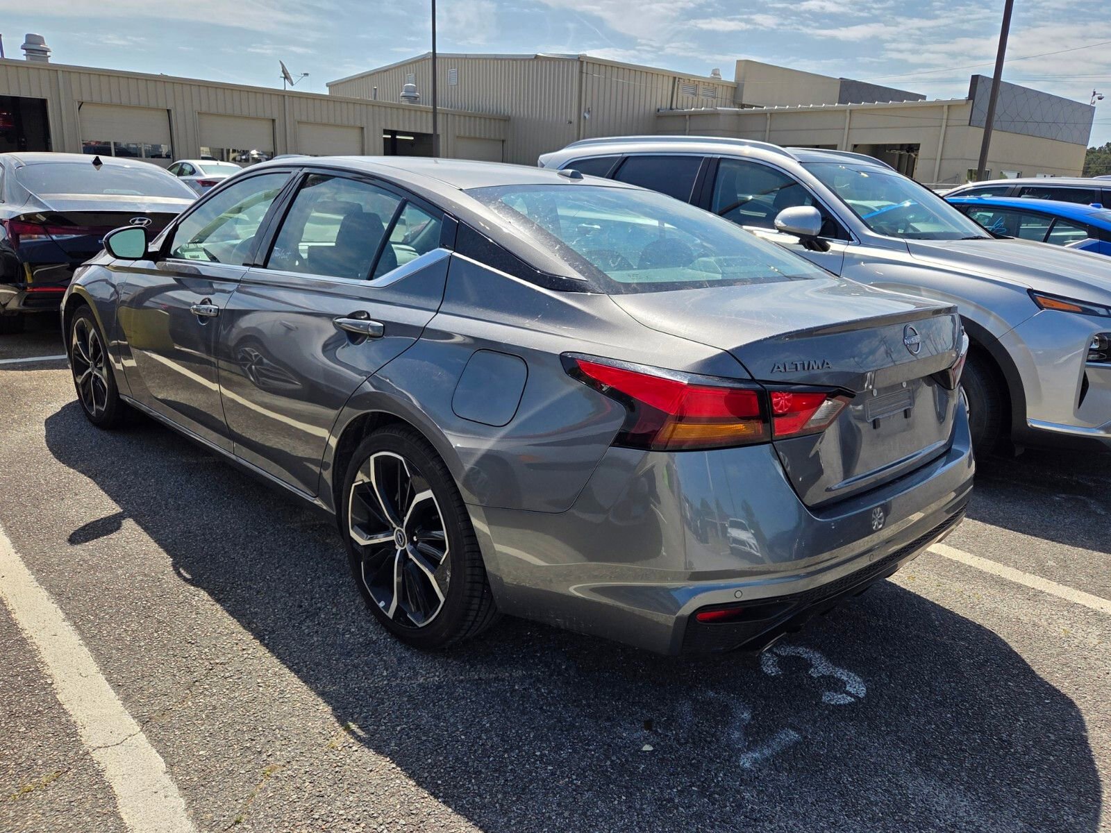 Used 2025 Nissan Altima 2.5 SR image 7