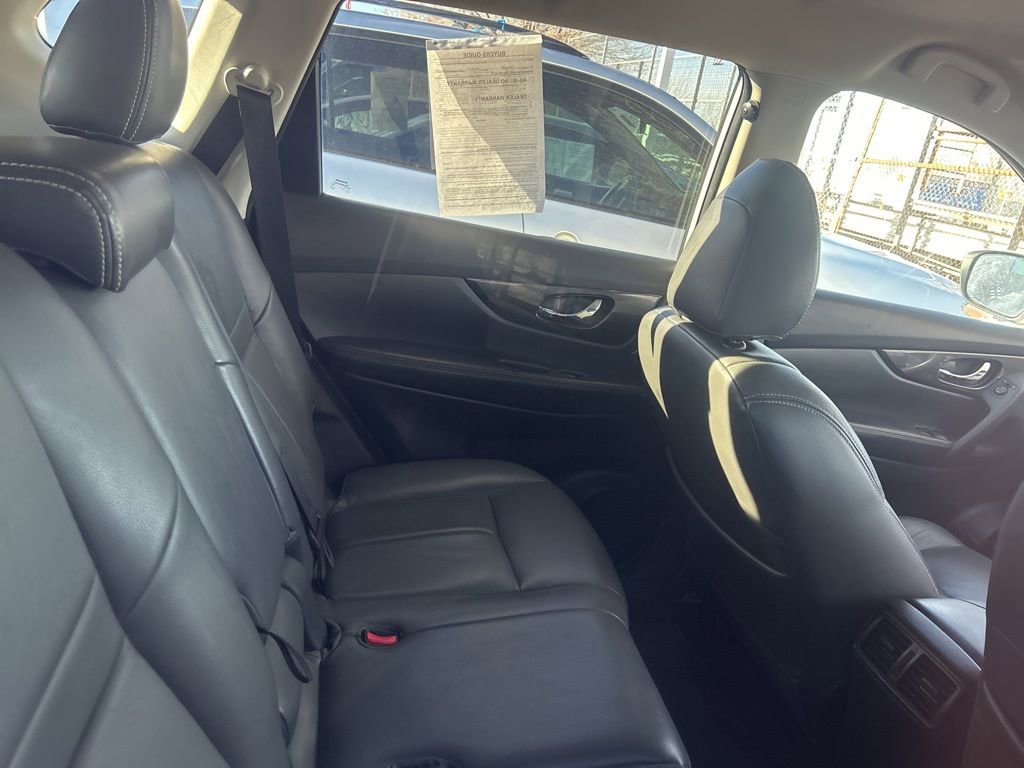 Used 2017 Nissan Rogue SV image 26