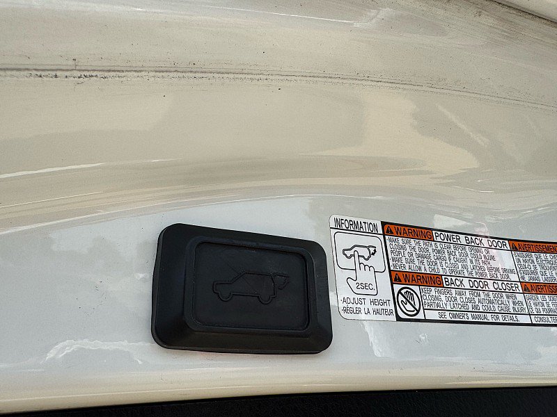 Used 2018 Toyota RAV4 XLE AWD/4WD image 10