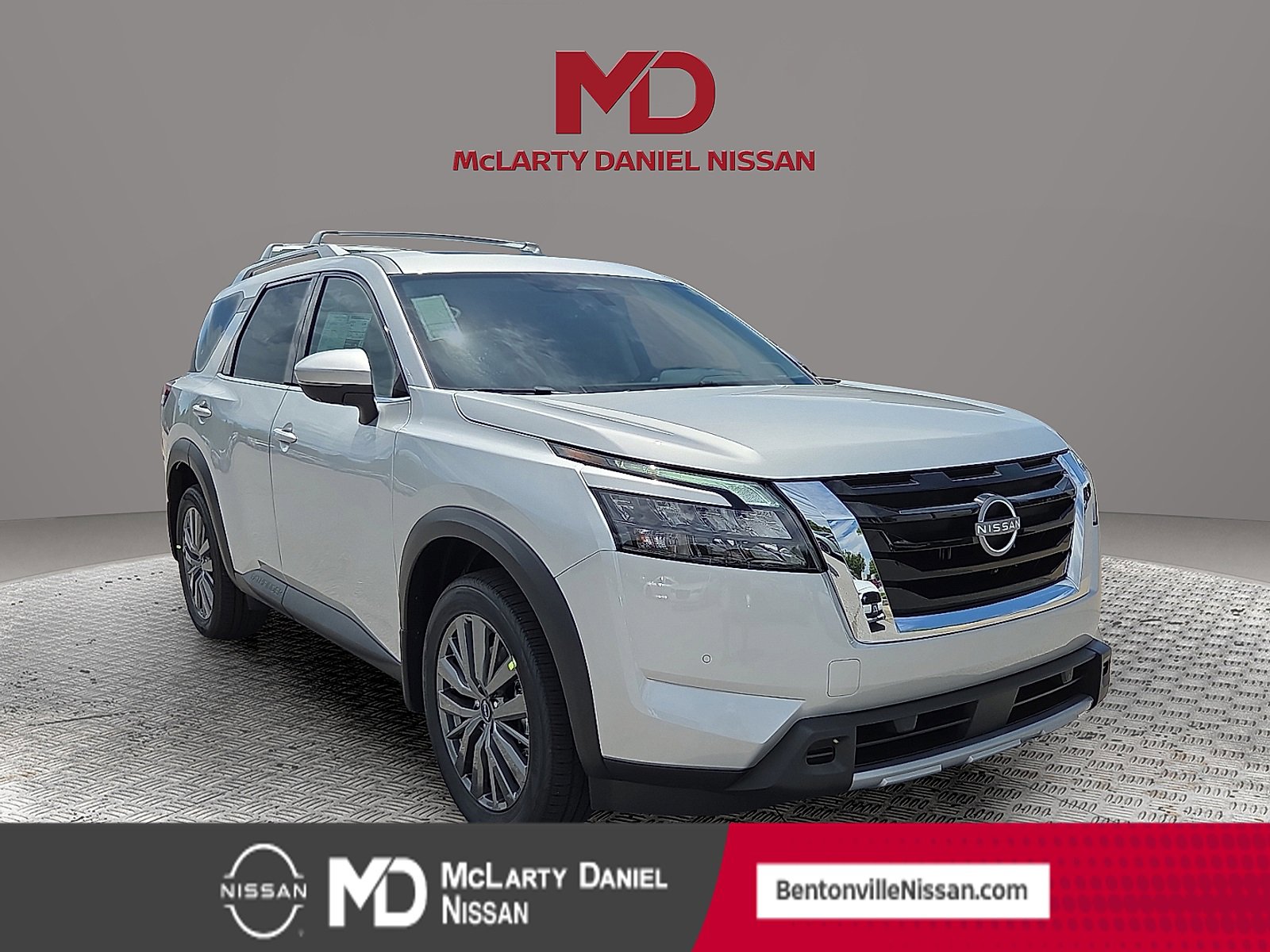 New 2025 Nissan Pathfinder SL w/ SL Premium Package