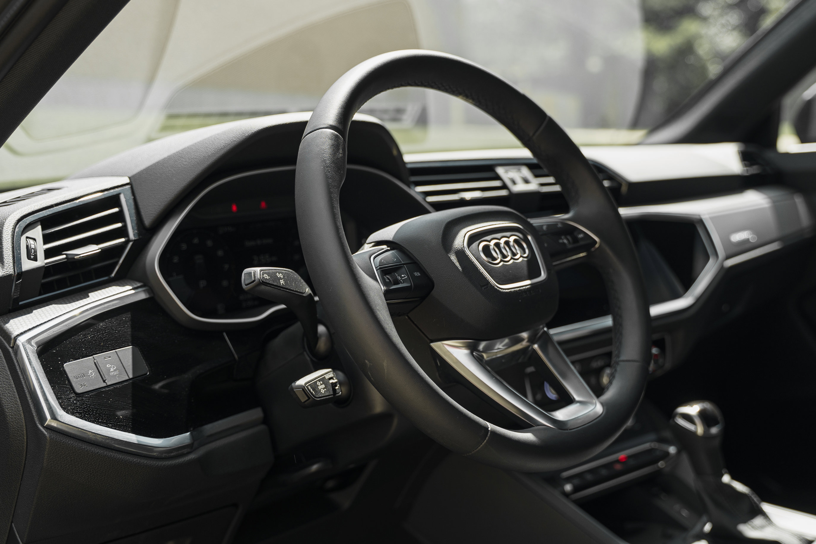 Certified 2025 Audi Q3 2.0T Premium w/ Convenience Package AWD/4WD image 9