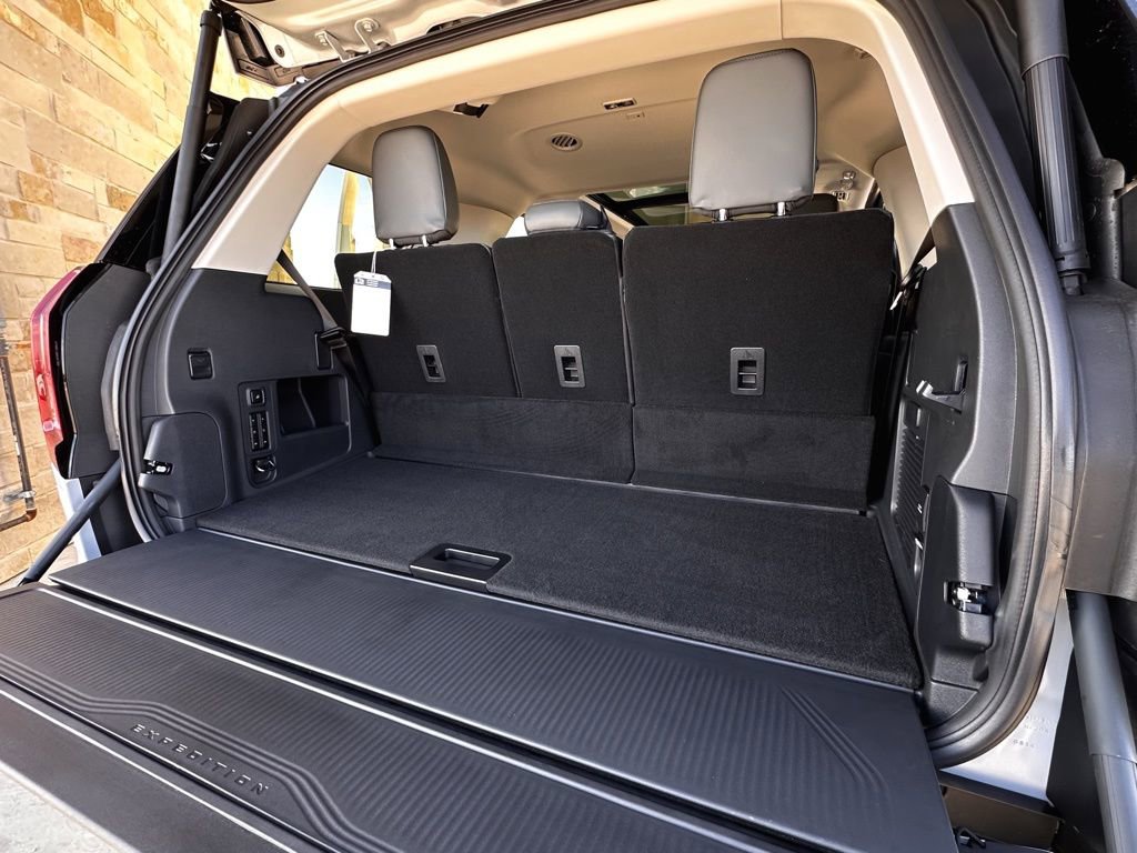 New 2026 Ford Expedition Active image 34