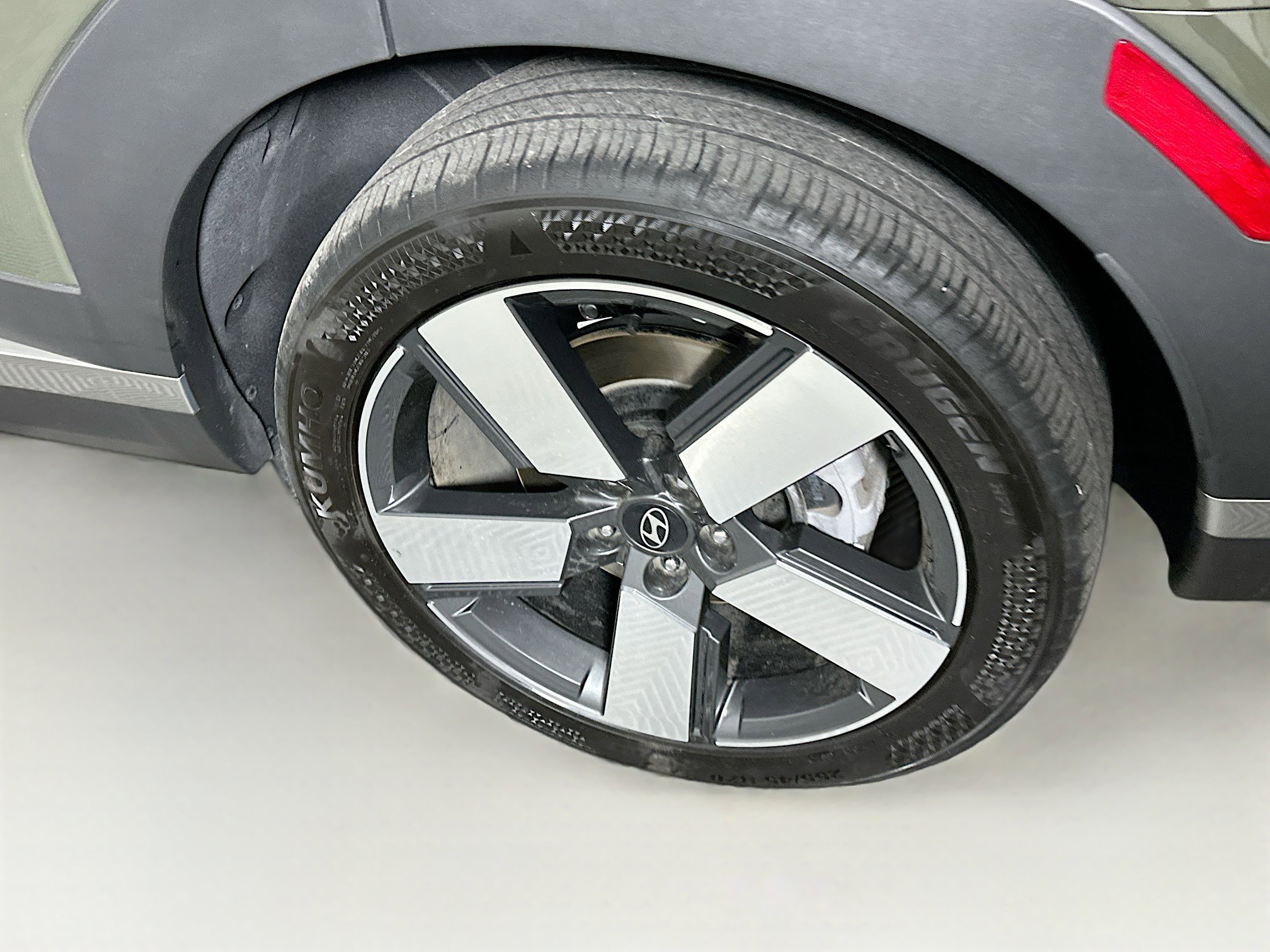 Used 2024 Hyundai Santa Fe Limited image 11