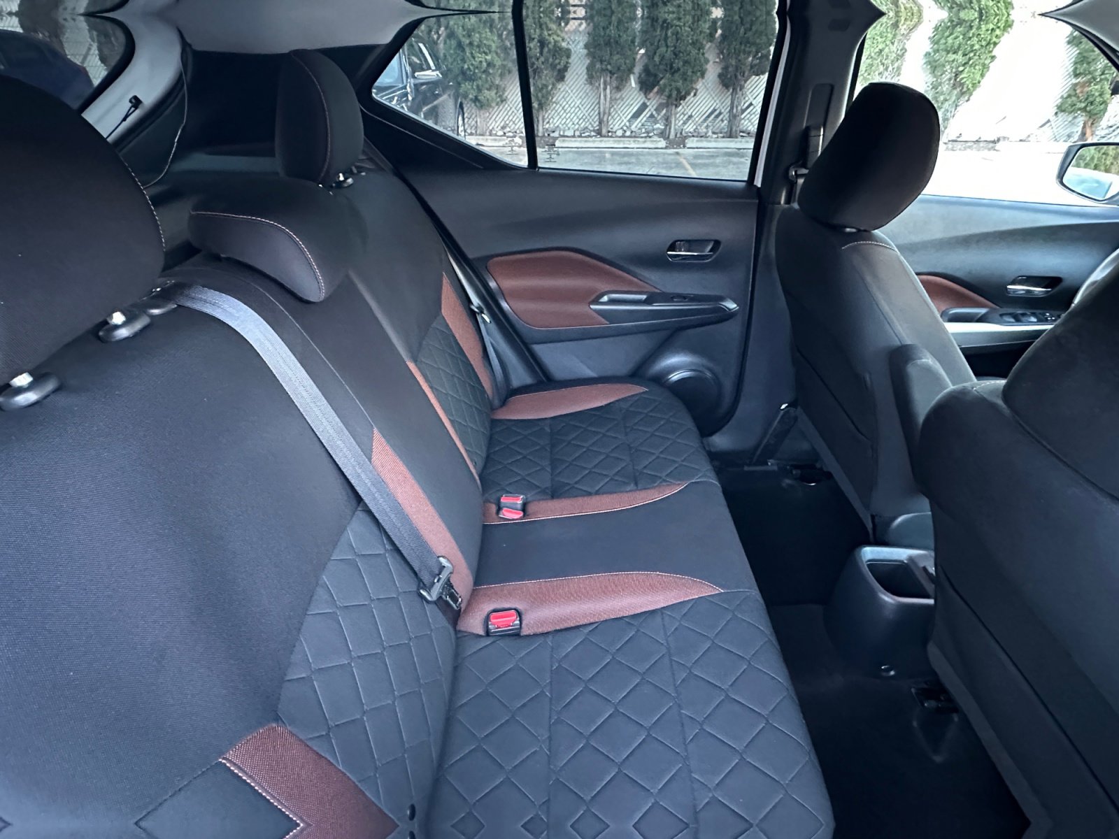 Used 2019 Nissan Kicks SR image 16