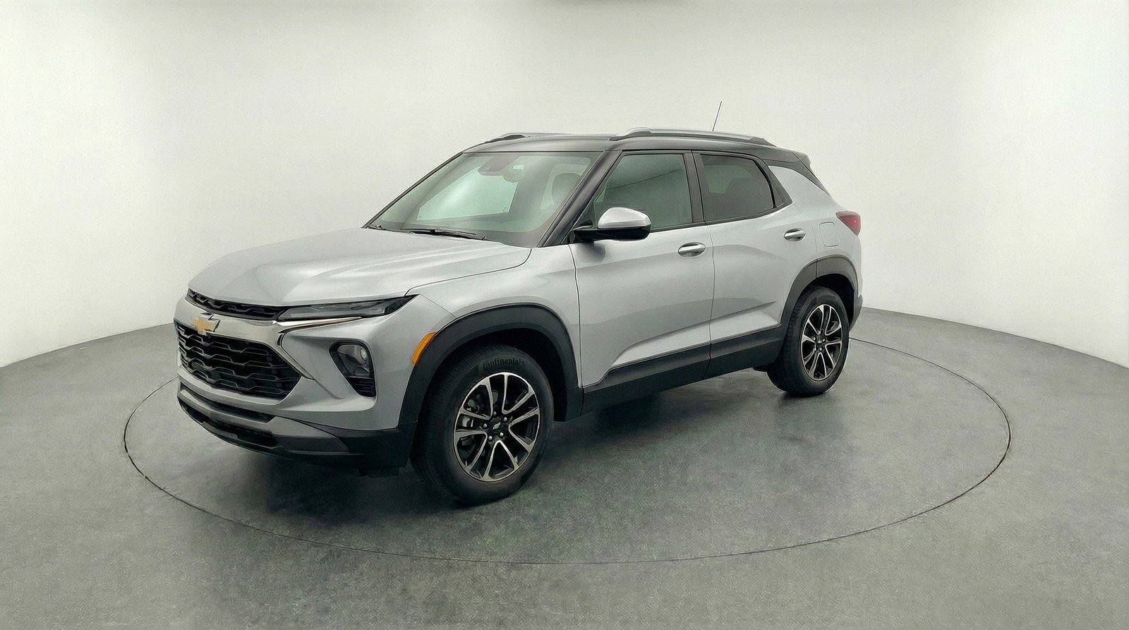 Used 2025 Chevrolet TrailBlazer LT w/ Driver Confidence Package image 3