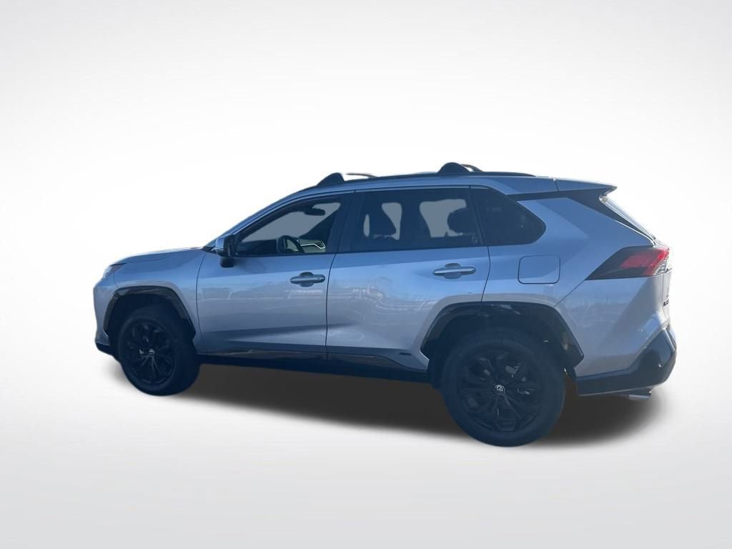 Used 2022 Toyota RAV4 SE image 10