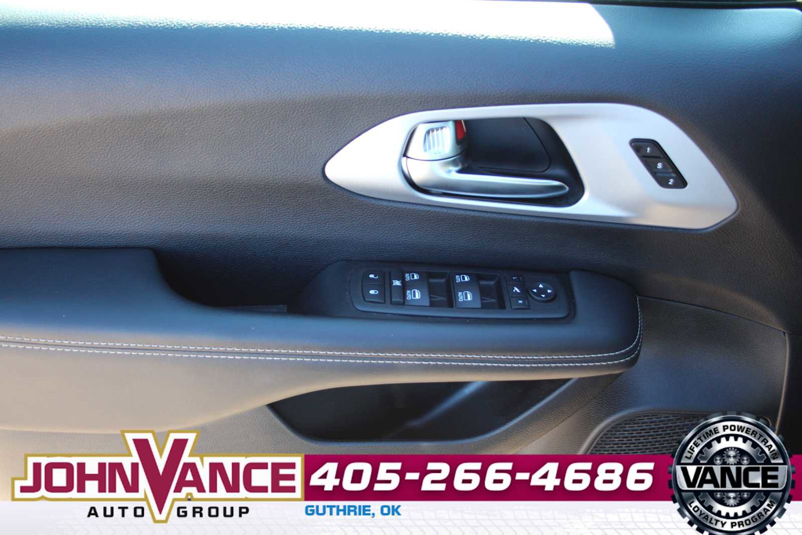 Used 2025 Chrysler Pacifica Limited FWD image 36