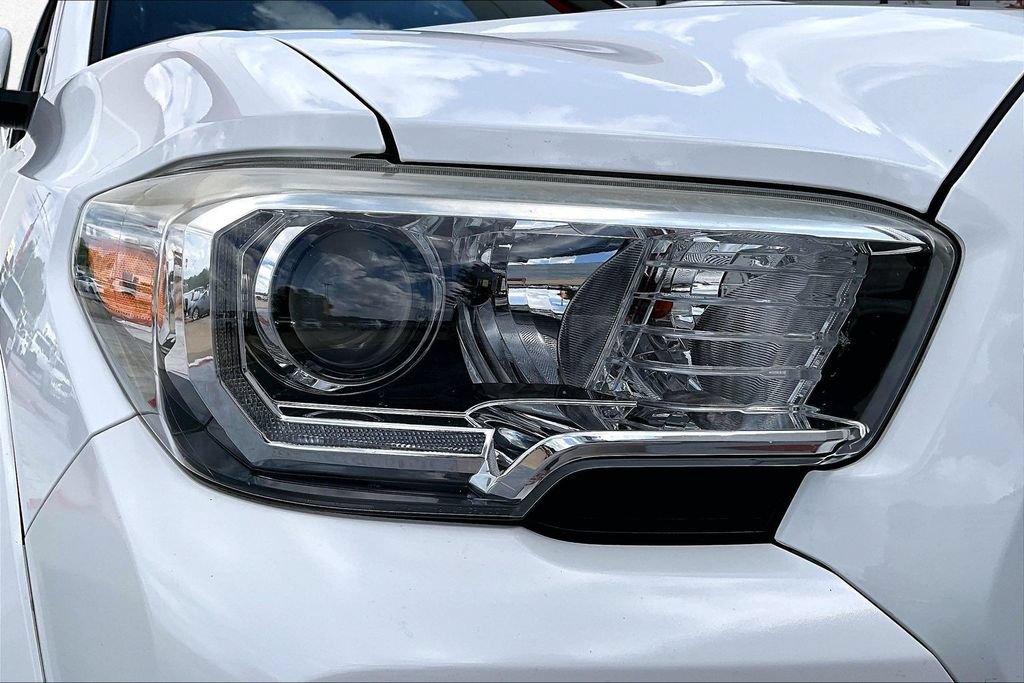 Certified 2017 Toyota Tacoma TRD Sport AWD/4WD image 35