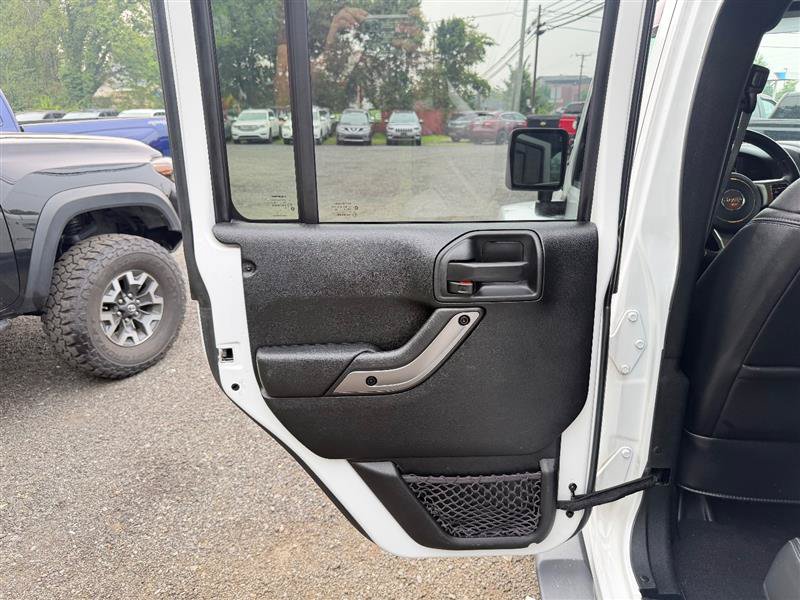 Used 2018 Jeep Wrangler Unlimited Sahara AWD/4WD image 13