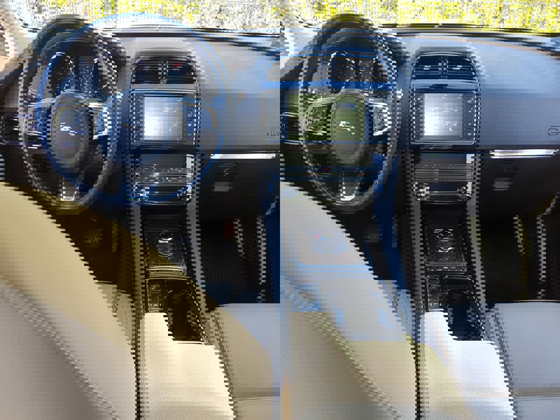 Used 2018 Jaguar F-PACE Prestige image 15