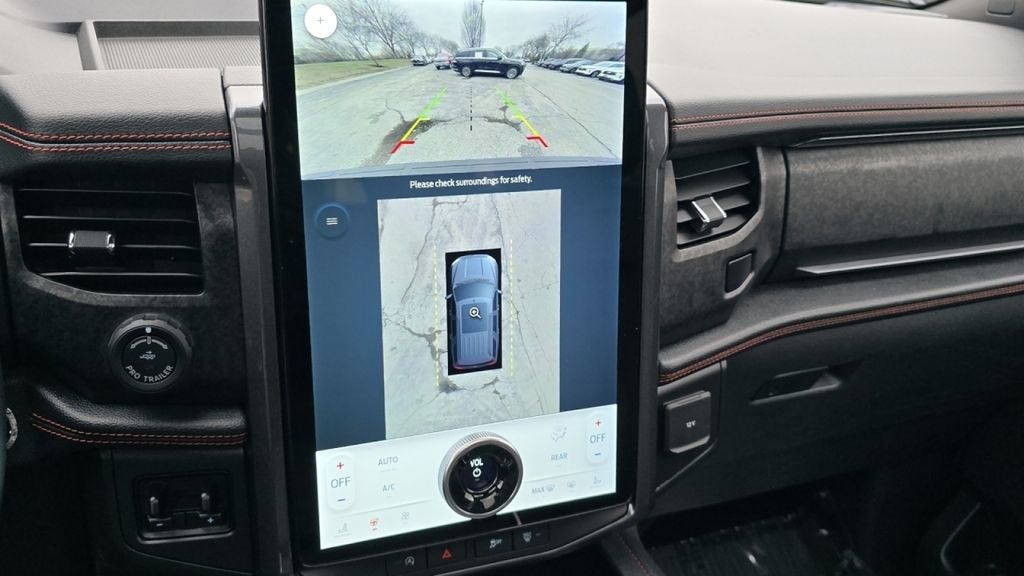 Used 2022 Ford Expedition Max Limited image 4