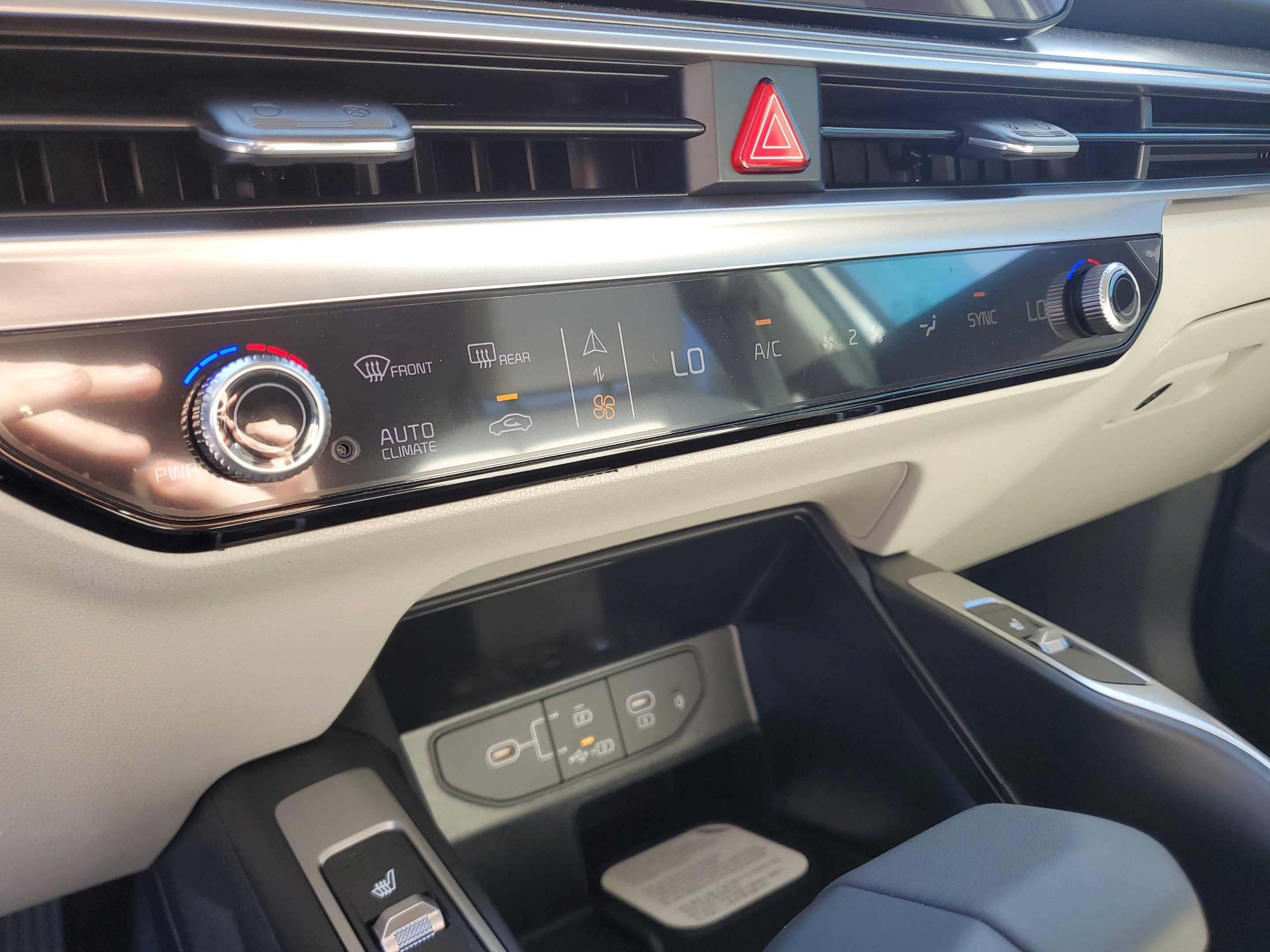 New 2026 Kia Sorento EX w/ EX Premium Package FWD image 18