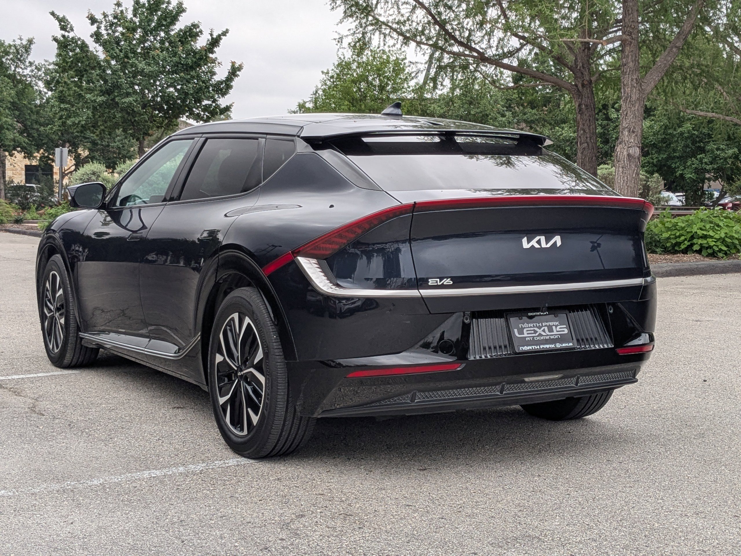 Used 2022 Kia EV6 Wind RWD image 3