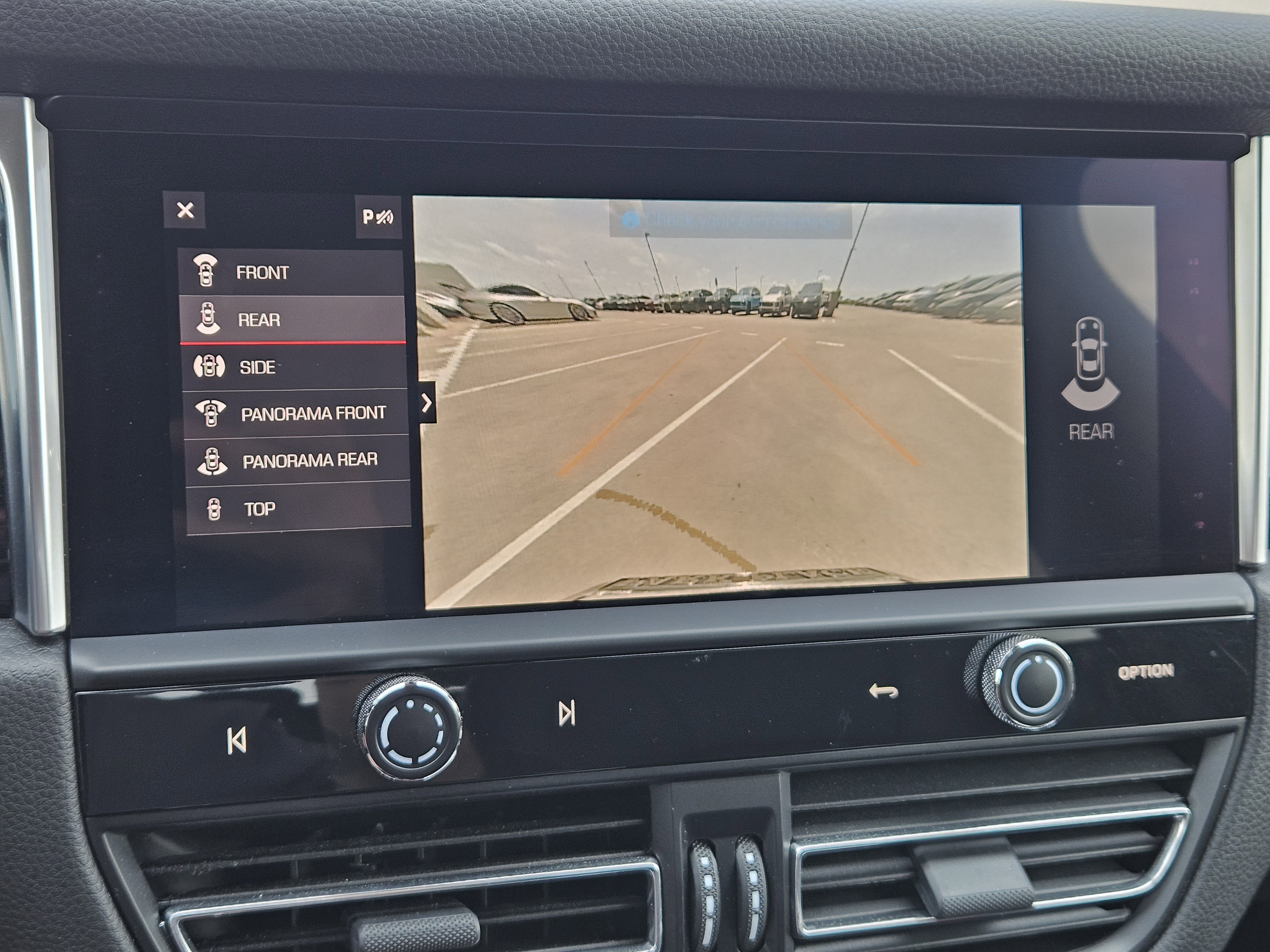 Certified 2023 Porsche Macan Turbo AWD/4WD image 18
