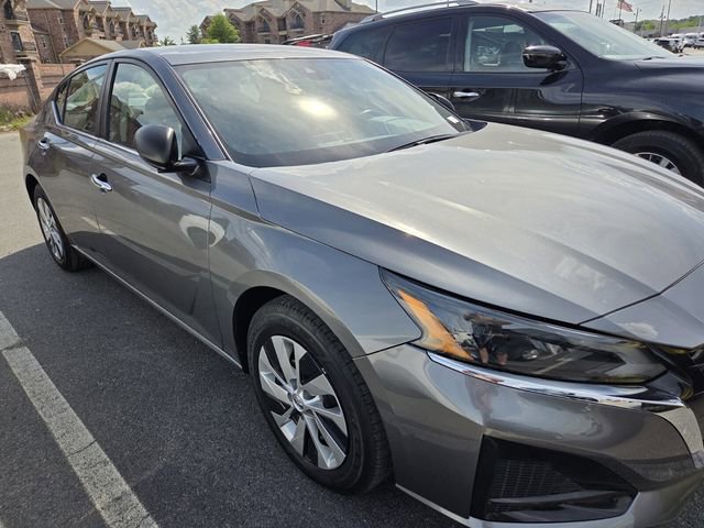 Used 2024 Nissan Altima 2.5 S FWD image 3