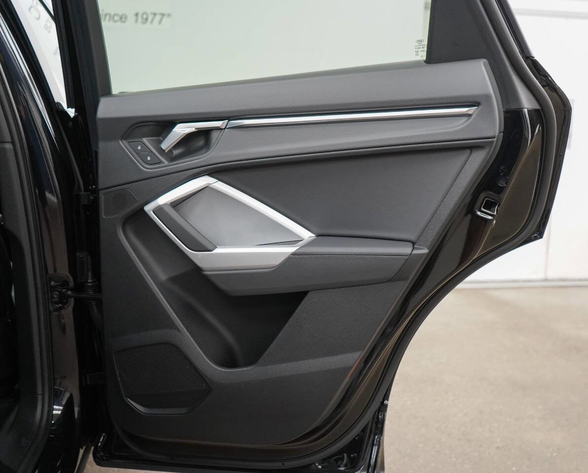 Used 2024 Audi Q3 2.0T Premium Plus w/ Premium Plus Package image 68