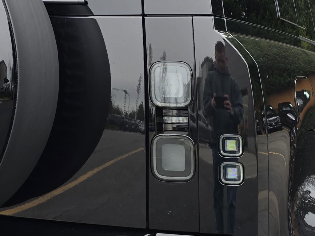 New 2026 Land Rover Defender 110 X-Dynamic SE image 35