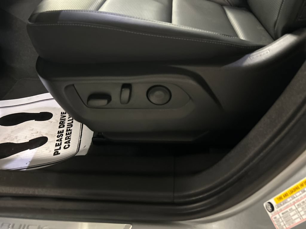 Used 2025 Buick Envision Preferred AWD/4WD image 13