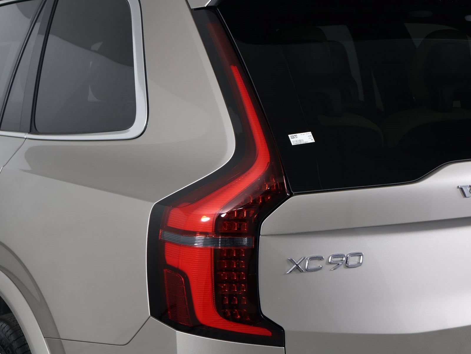 New 2026 Volvo XC90 T8 Plus w/ Protection Package Premier AWD/4WD image 15