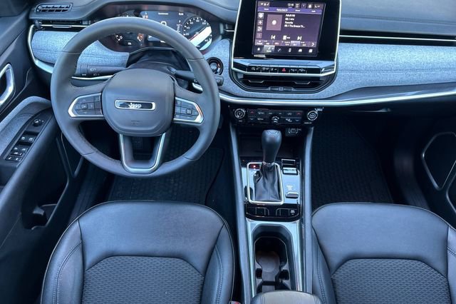Used 2025 Jeep Compass Latitude w/ Convenience Group image 15