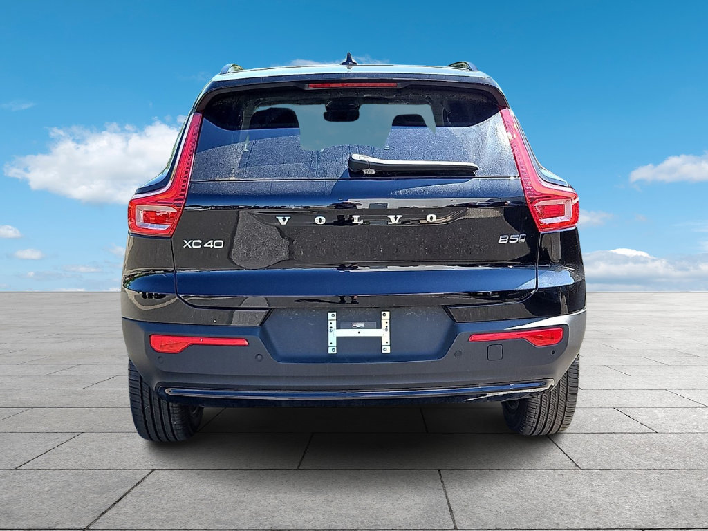 New 2026 Volvo XC40 B5 Plus w/ Climate Package AWD/4WD image 4