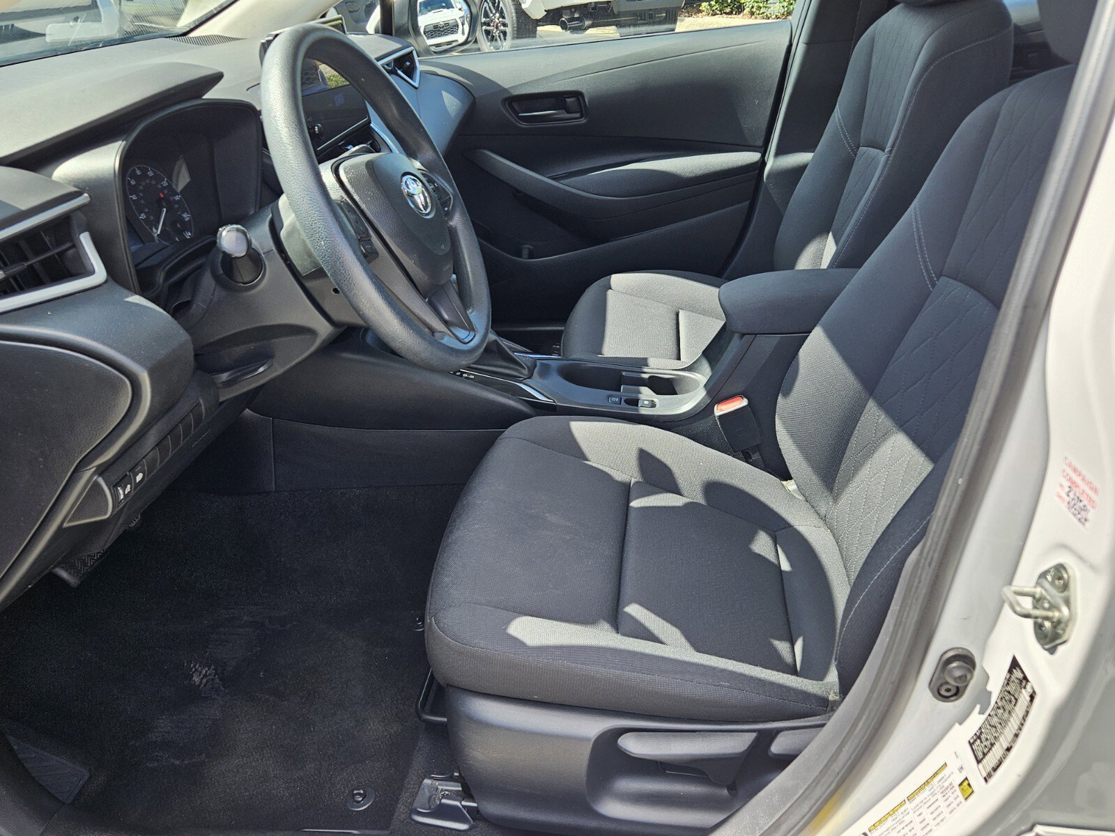 Used 2023 Toyota Corolla LE image 4