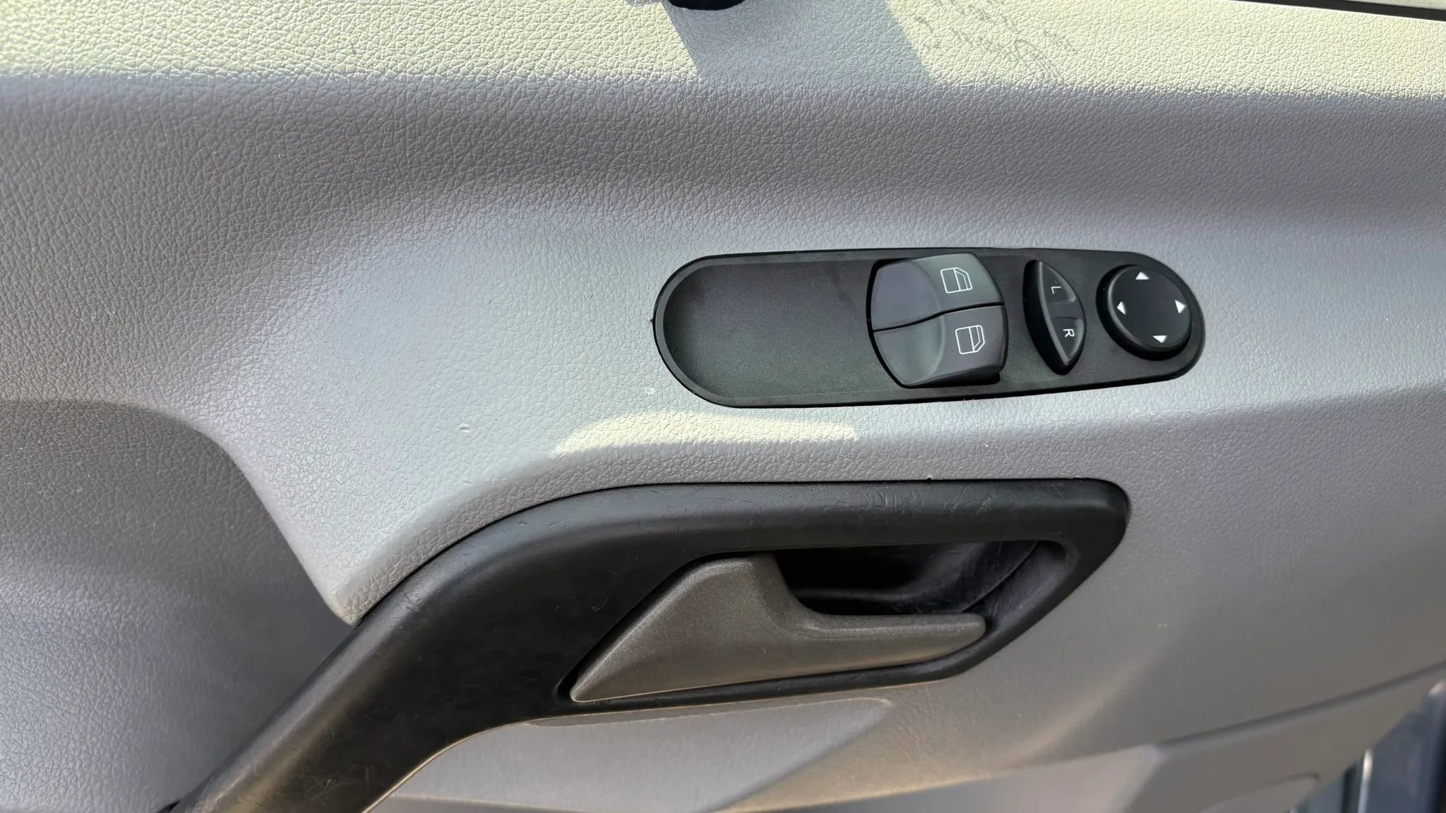 Used 2018 Mercedes-Benz Sprinter 2500 image 16
