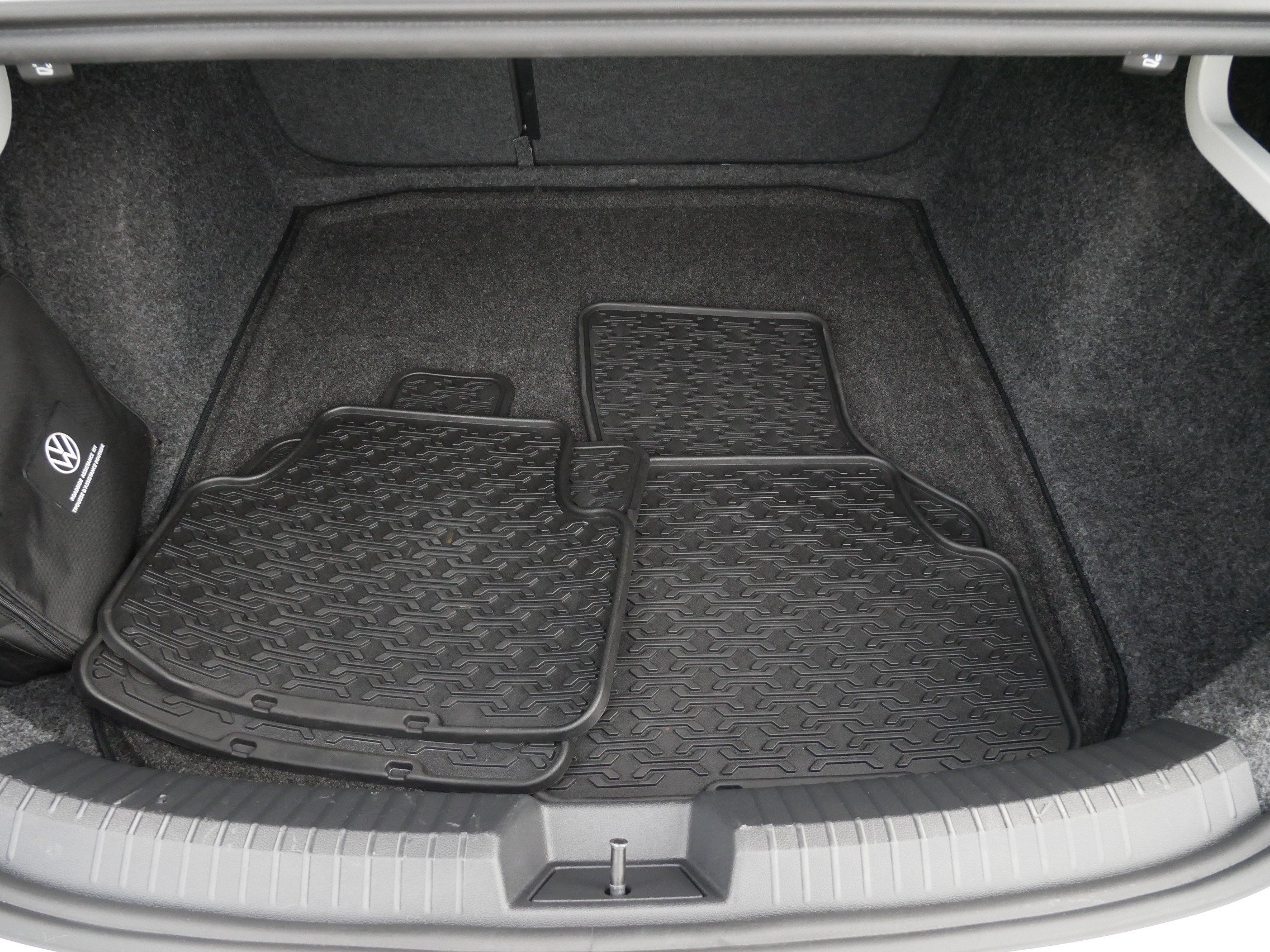 Certified 2023 Volkswagen Jetta SE w/ Panoramic Sunroof Package FWD image 18