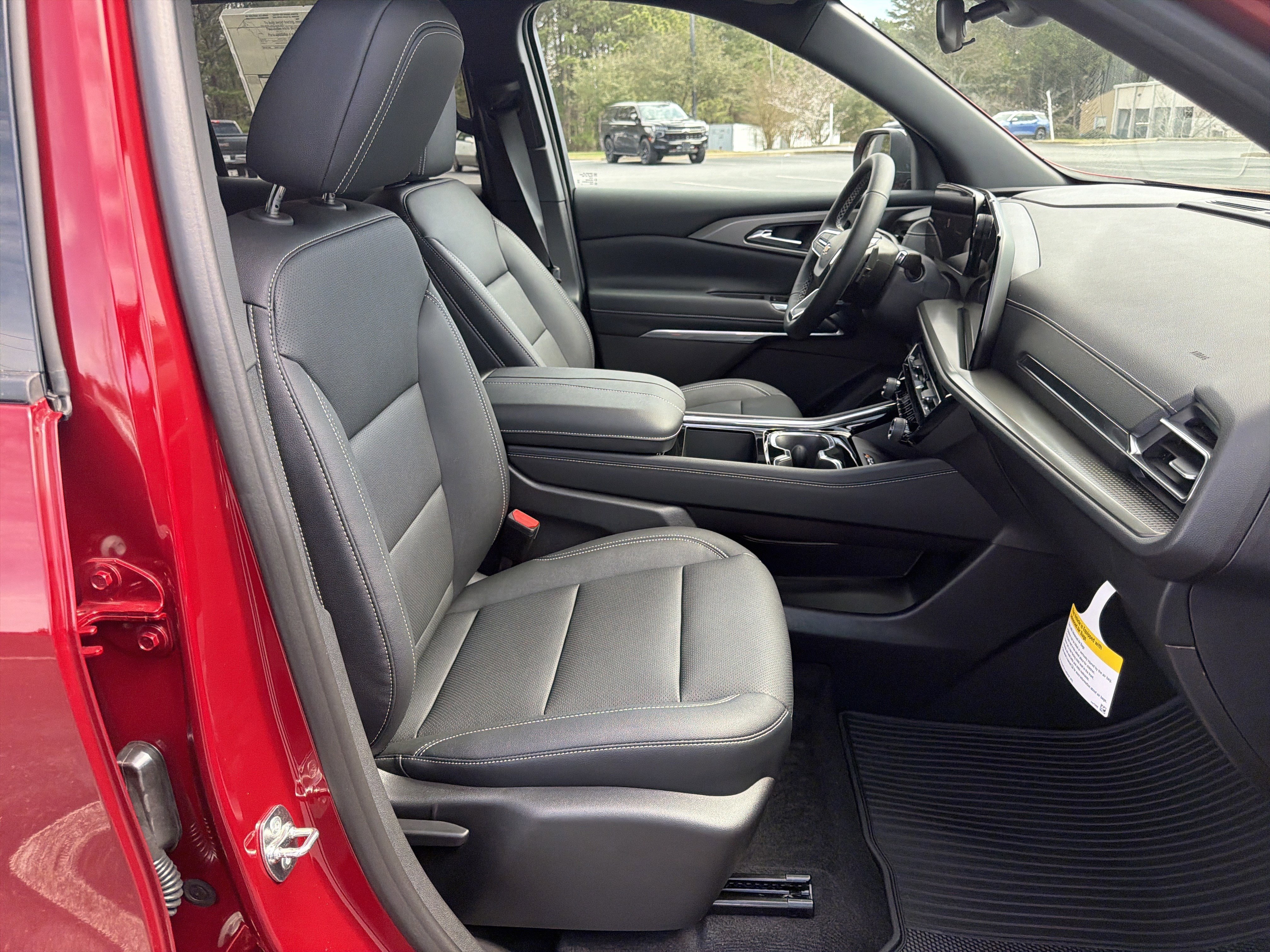 New 2026 Chevrolet Traverse LT image 13