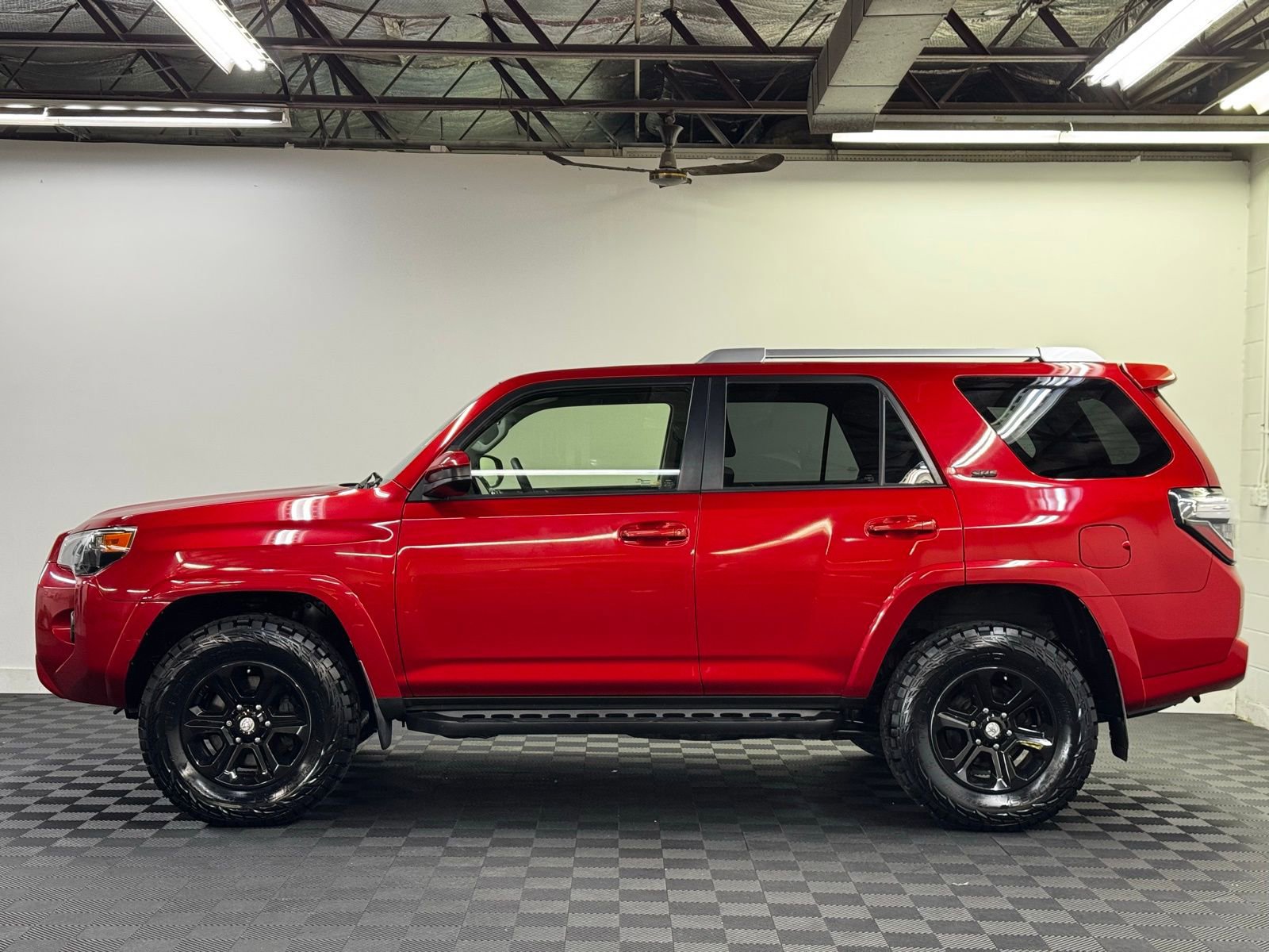 Used 2018 Toyota 4Runner SR5 image 3