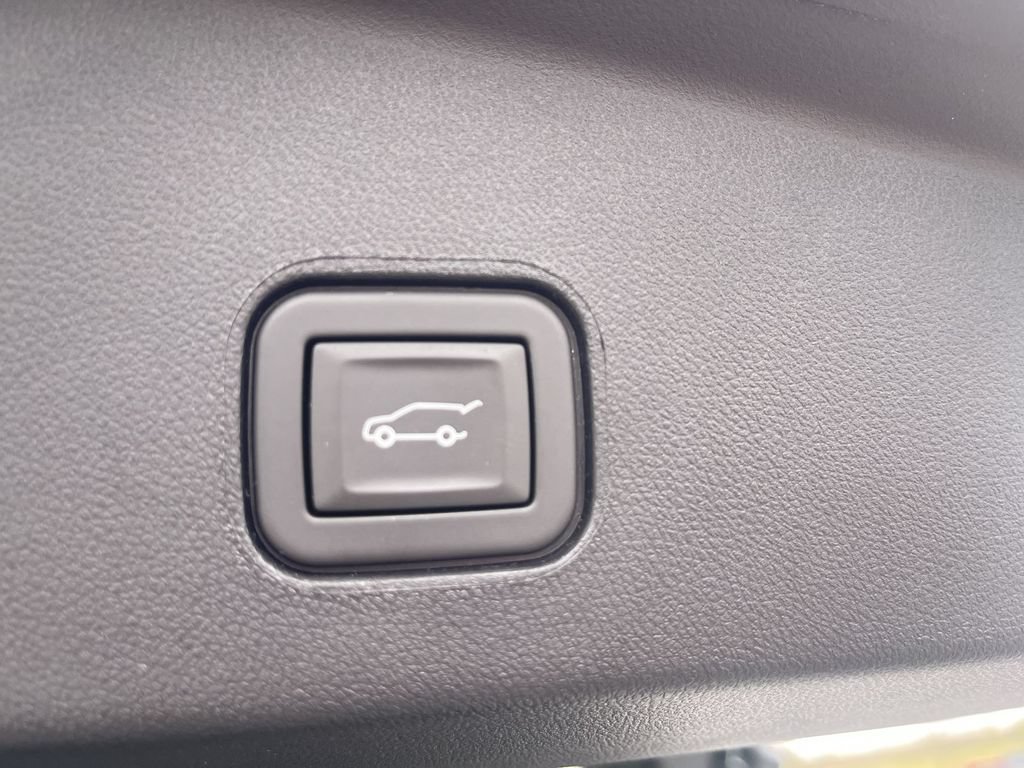 Certified 2024 Cadillac Lyriq Premium Luxury AWD/4WD image 16