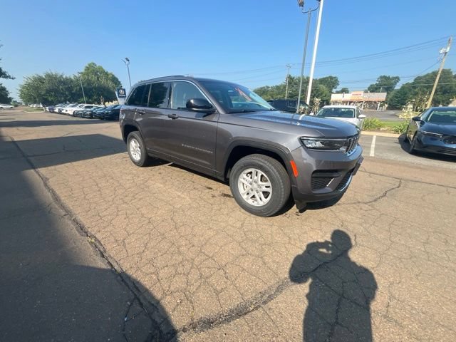 Used 2023 Jeep Grand Cherokee Laredo AWD/4WD image 24