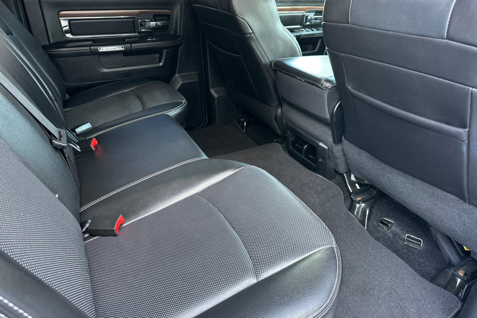 Used 2015 RAM 1500 Laramie w/ Convenience Group RWD image 18