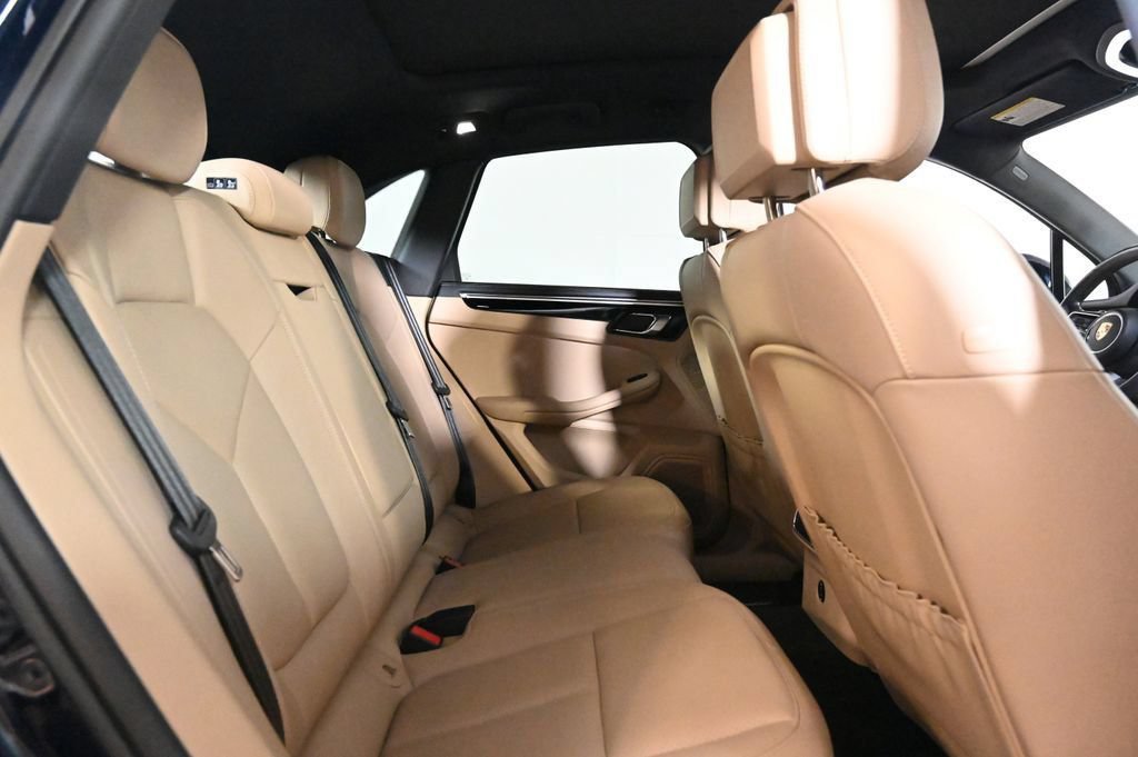 Used 2023 Porsche Macan AWD/4WD image 19