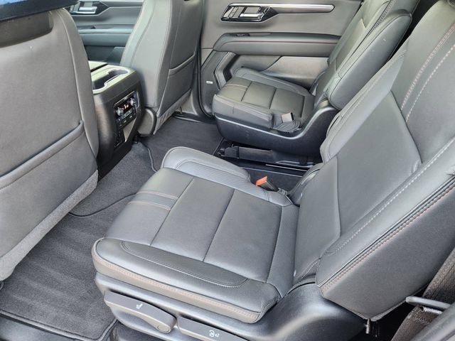 Used 2025 Chevrolet Suburban RST w/ RST Capability Package AWD/4WD image 32
